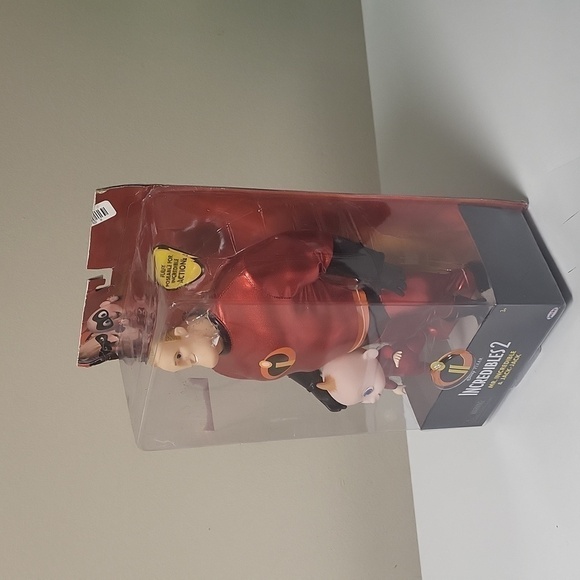 DISNEY PIXAR INCREDIBLE 2   | Mr. Incredibles and  Jack-Jack  Figurine - Picture 6 of 8
